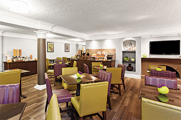 La Quinta Hotel Fresno Breakfast Lounge