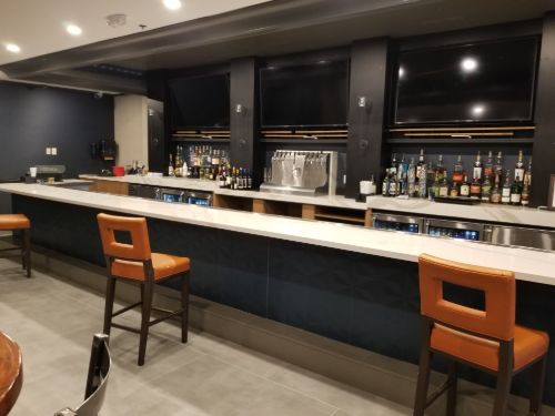 DoubleTree Denver Airport Bar