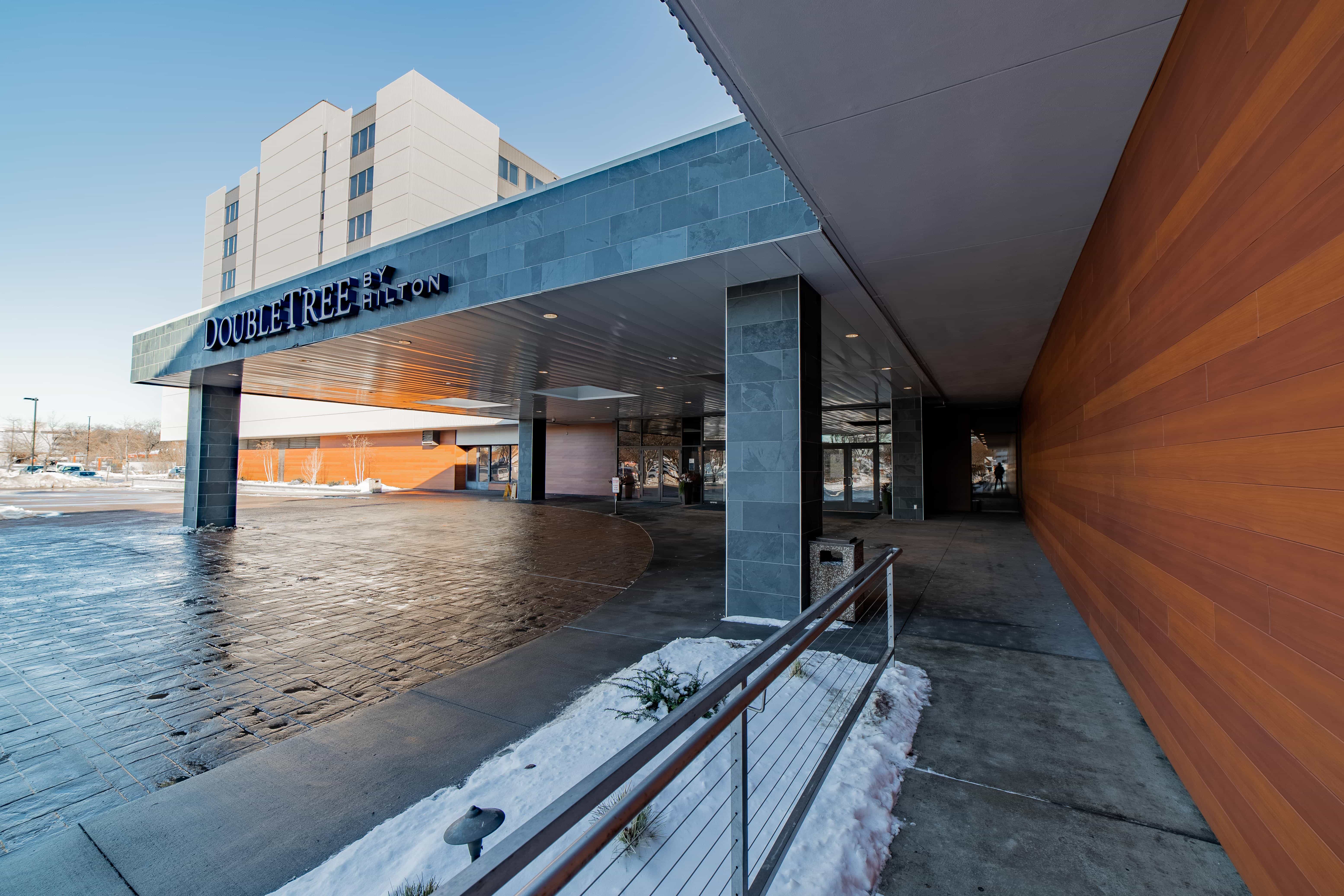 DoubleTree Bloomington Stone Entrance