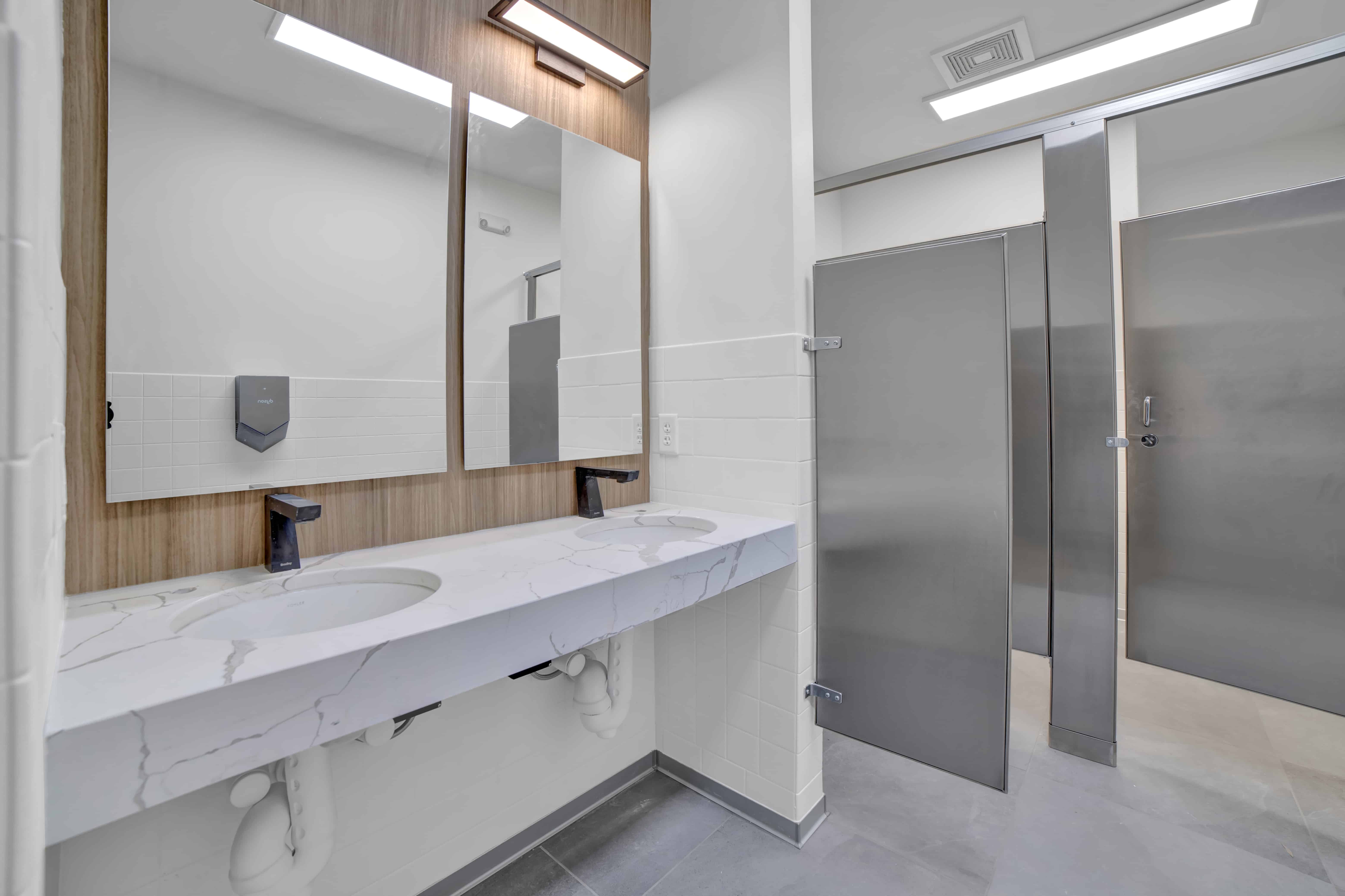 Quarry Ridge Apartments Community Bathroom