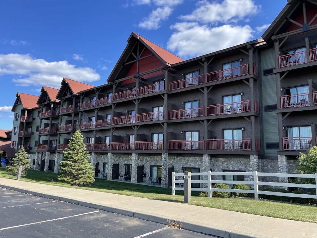 Great Wolf Lodge Exterior Drop Off Area