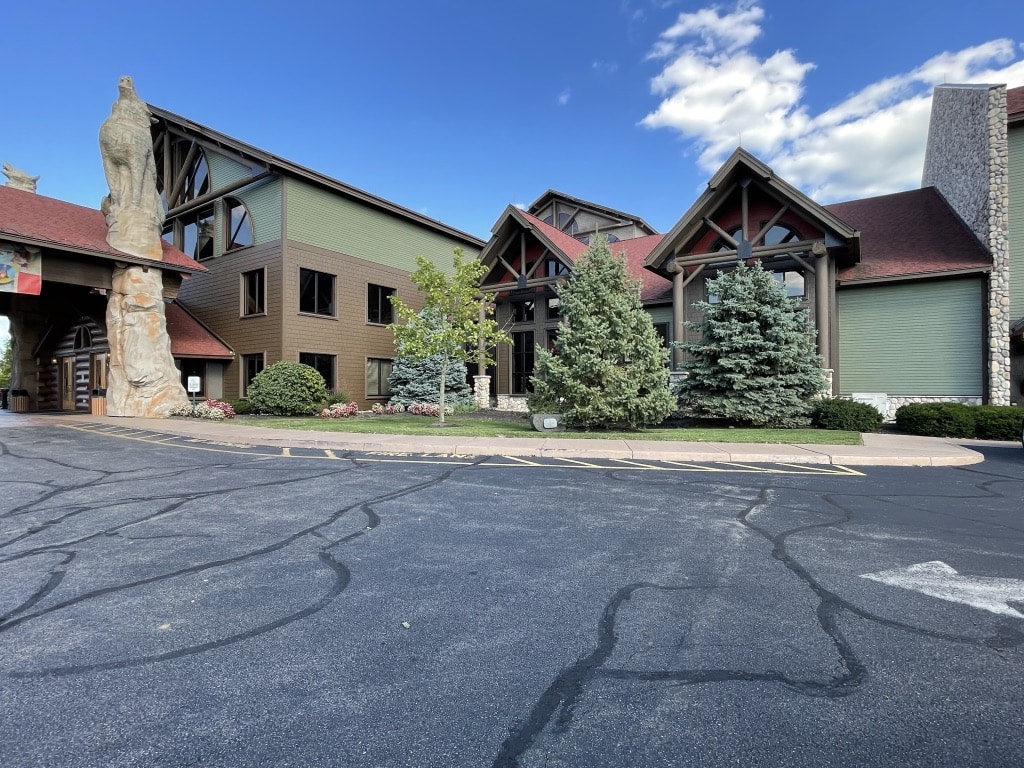 Great Wolf Lodge Exterior Parking Area