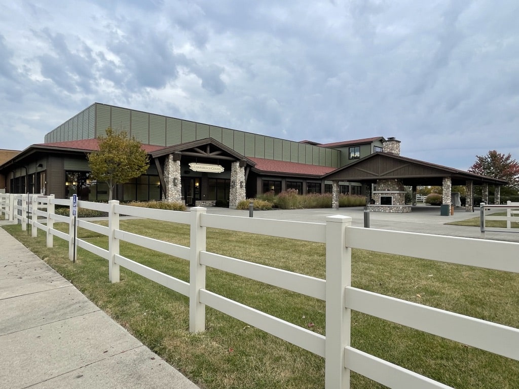 Great Wolf Lodge Exterior Building Outdoor View