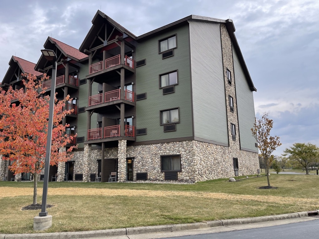 Great Wolf Lodge Exterior Office Lot